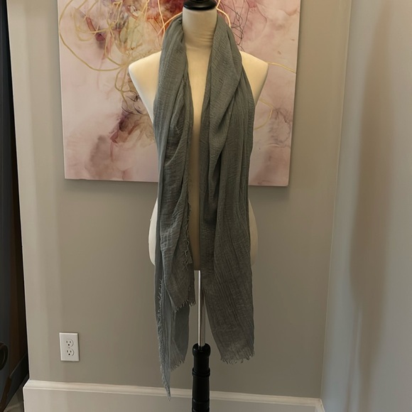 Summer scarf mossy green gauze-like weight w/ fringe ends - Picture 2 of 5